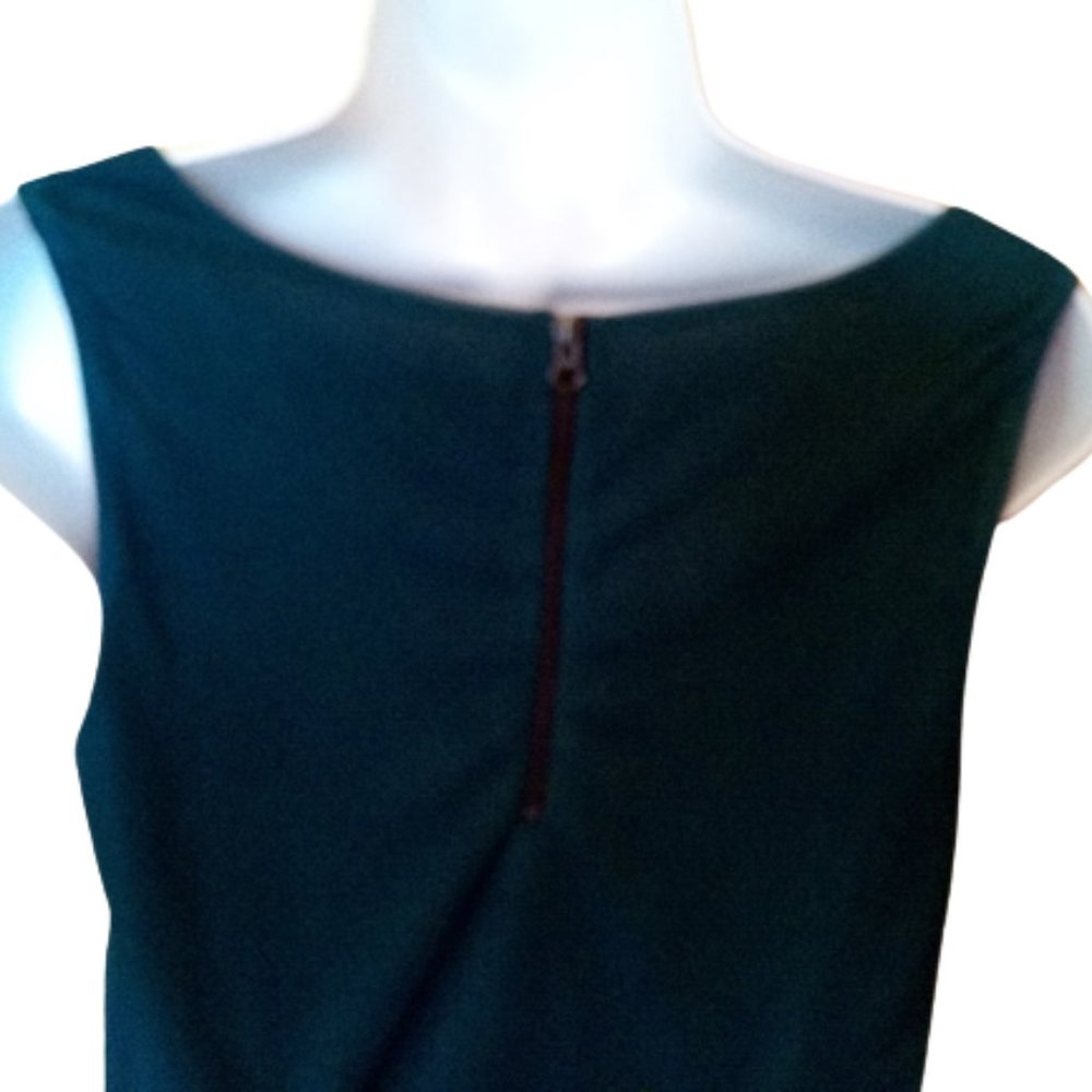 --- Green Tank Top w Jewelry Design Size Small - Picture 3 of 4
